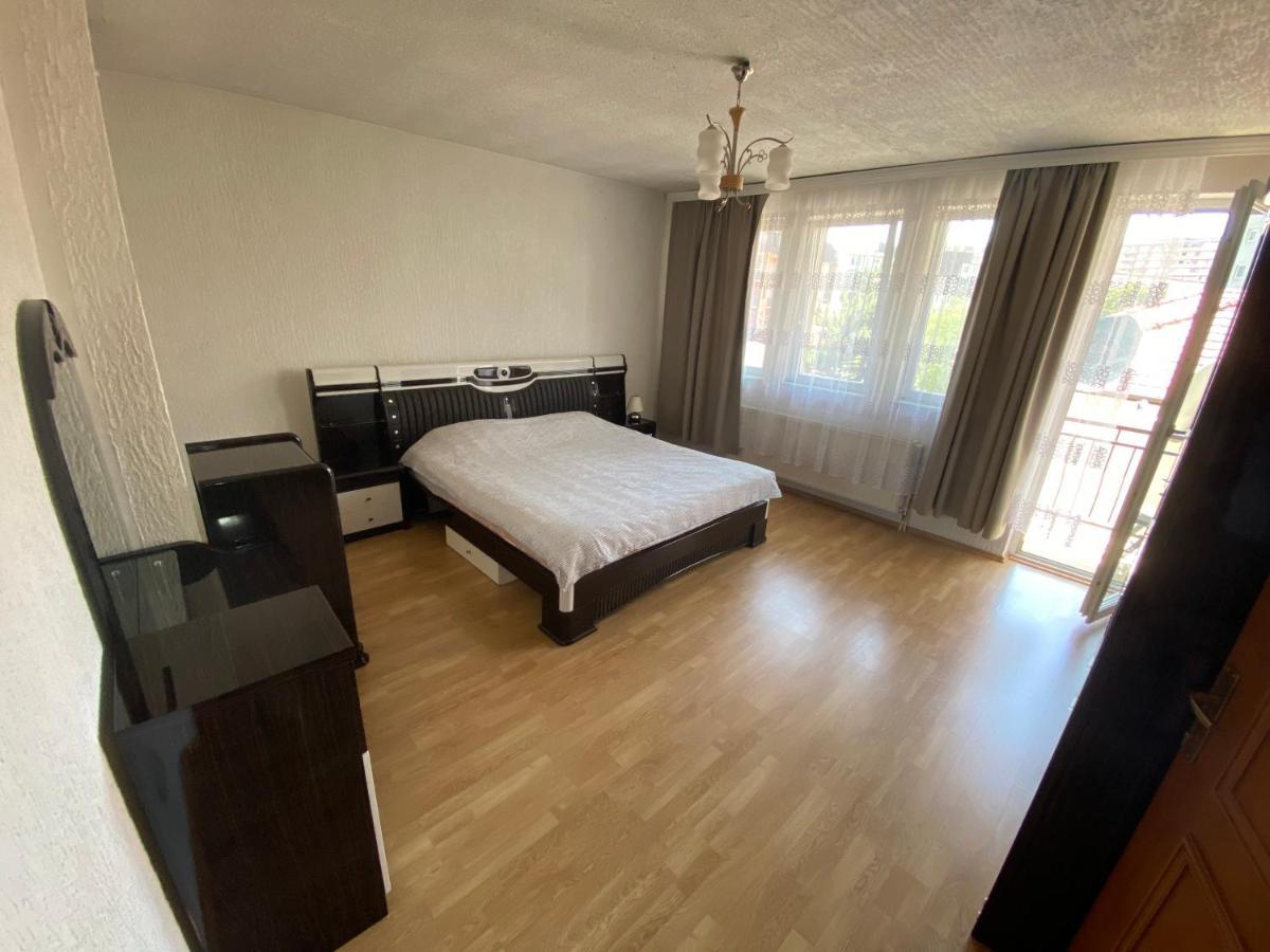 Cima Apartment Prishtine Bagian luar foto